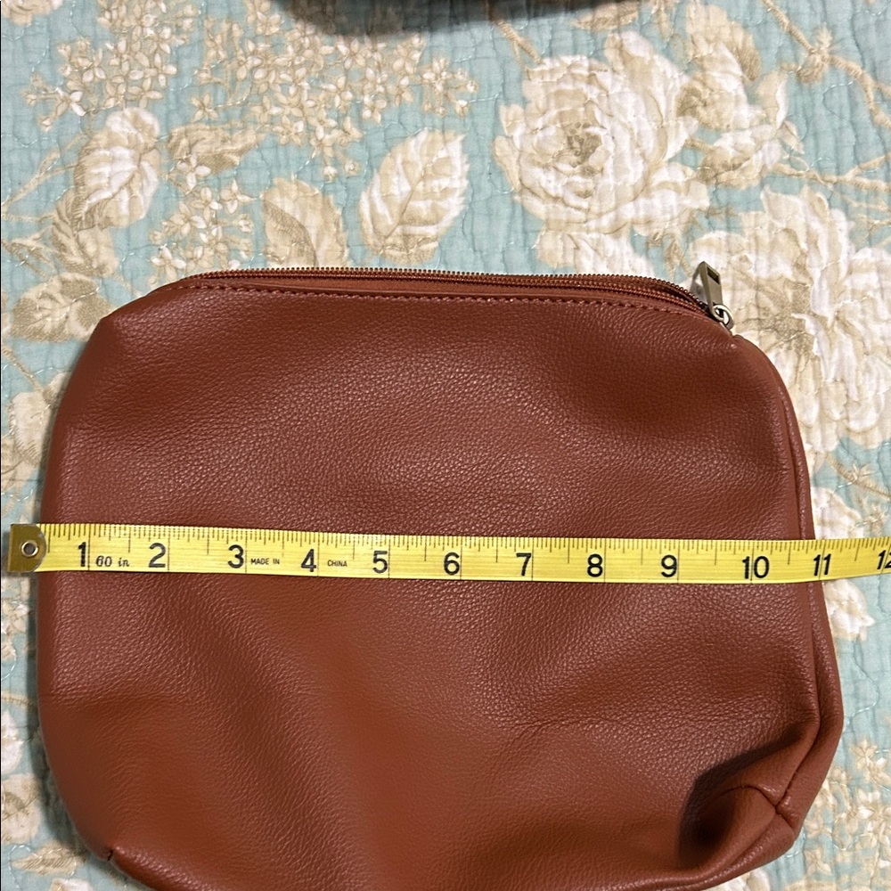 Elegant Brown Vegan Leather Tote Bag Set - Picture 9 of 11
